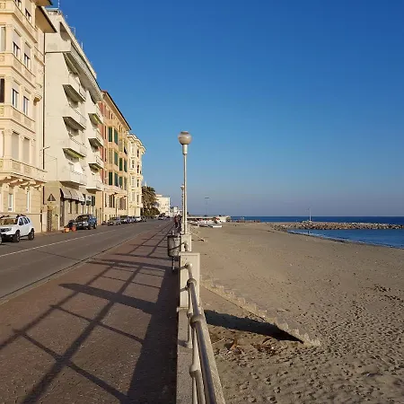 Bilocale Fronte Mare Apartment *